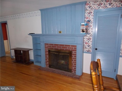 1812 Carson Dr, Norristown, PA 19403 - photo 2