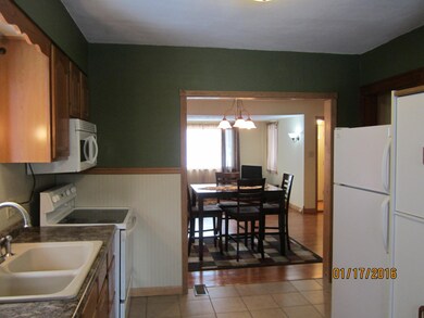 Kitchen looking into DR<|><|>