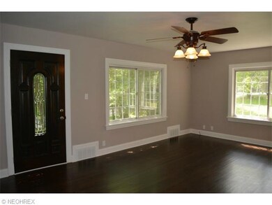 3722 Seneca St., Stow, OH 44224; HUGE 14x20 living