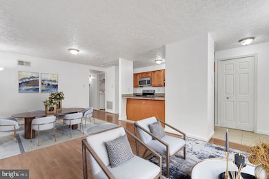 19613 Gunners Branch Rd unit C, Germantown, MD 20876 - photo 3