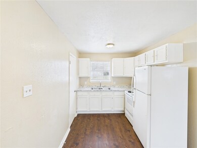 2411 Jaguar Dr unit C, Bryan, TX 77807 - photo 4
