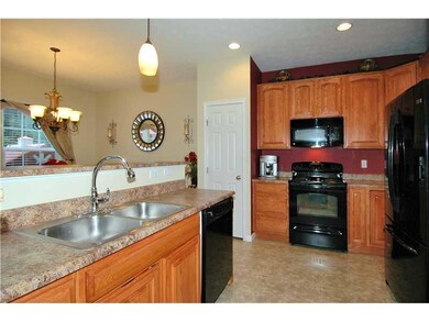 Kitchen. Fully equipped kitchen with a center isla