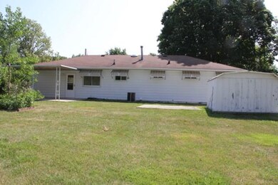 111 E 28th St S, Newton, IA 50208 - photo 5