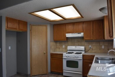 809 W Georgia Ave, Nampa, ID 83686 - photo 6