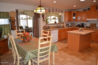 Kitchen Dining Area