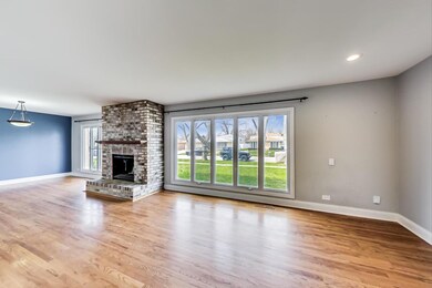 2101 Westview Dr, Des Plaines, IL 60018 - photo 2