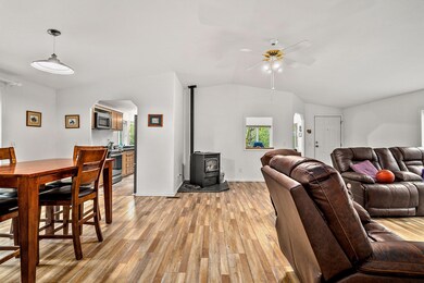 7045 Monument Dr, Grants Pass, OR 97526 - photo 6