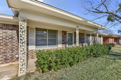 208 Texoma Dr, Whitesboro, TX 76273 - photo 4