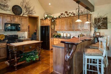 kitchen w/ juniper breakfast bar