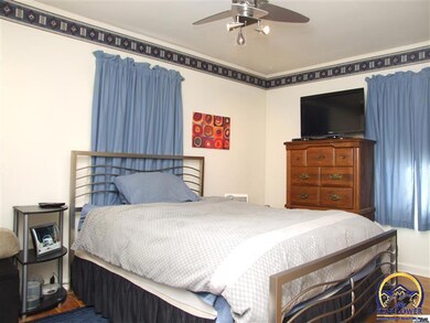 2312 SW 9th St, Topeka, KS 66606 - photo 7