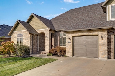 867 E Edenmore Cir-44