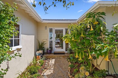 6-web-or-mls-06 - Front Walkway