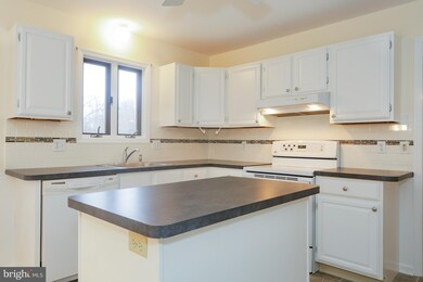 308 Charleston Dr, Wilmington, DE 19808 - photo 5