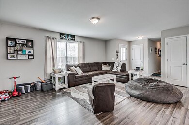 1004 Royalshire Ln, Asheboro, NC 27205 - photo 6