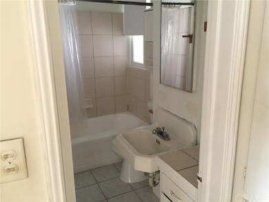 bathroom Middle 1 bed 1 bath unit 