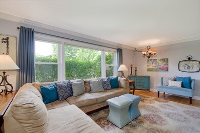 545 Briarhill Ln, Glenview, IL 60025 - photo 2