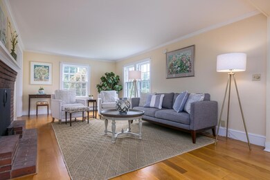 178 Ocean House Rd Cape-large-008-018-Li