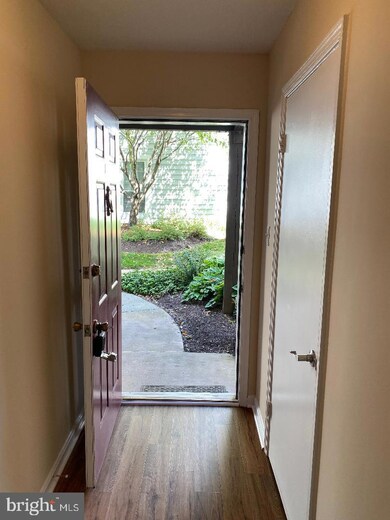 10074 Oakton Terrace Rd, Oakton, VA 22124 - photo 3