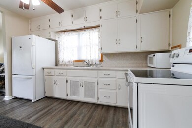 1021 Byron Ave, Waterloo, IA 50702 - photo 5