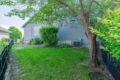 1515 Belclare Rd, Normal, IL 61761 - photo 5