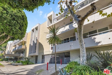 8535 W West Knoll Dr unit 111, West Hollywood, CA 90069 - photo 2