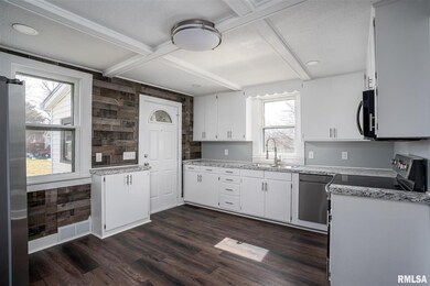 1727 W 51st St, Davenport, IA 52806 - photo 4