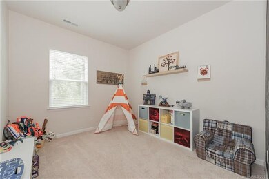 Main Floor Bonus Room/Den (Could easily be closed 