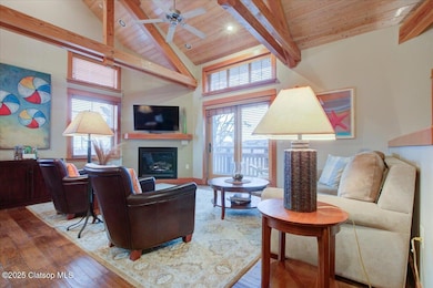09 - Living Room 1