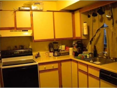 371 Aiken Ave unit 13, Lowell, MA 01850 - photo 5