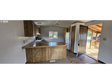 316 2nd St W unit 2, Onalaska, WA 98570 - photo 5