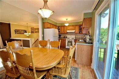 Dining/kitchen
