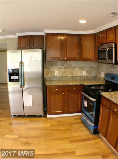 904 Winsap Ct, Halethorpe, MD 21227 - photo 5