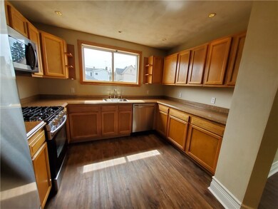 Beautiful kitchen with new Stainless Appliances