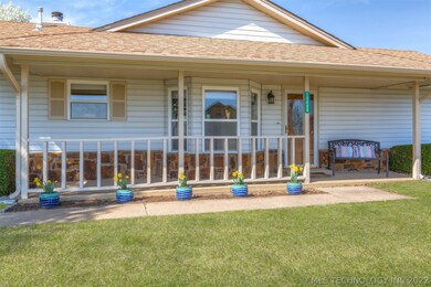 Cute front porch area!