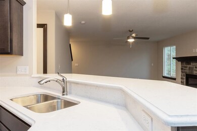 2126 Holly Meadow Ave SW, Cedar Rapids, IA 52404 - photo 6