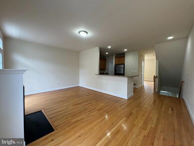 519 Touchdown Dr, Hyattsville, MD 20785 - photo 3