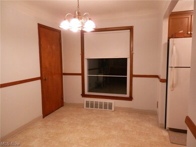 Dine in kitchen area

