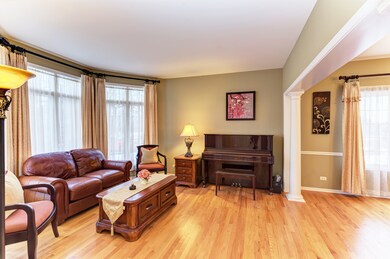 2424 Cloverdale Rd, Naperville, IL 60564 - photo 7