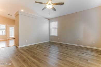 002-photo-living-room-13919594