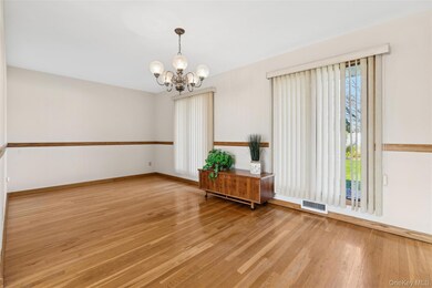 7 Joyce Ln, ComMacK, NY 11725 - photo 7