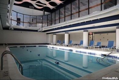 13-36 Robin Ln unit 70 L, Bayside, NY 11360 - photo 6