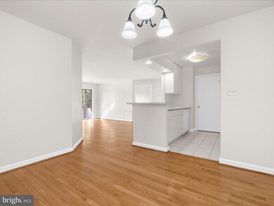 3323 Sir Thomas Dr unit 32, Silver Spring, MD 20904 - photo 2