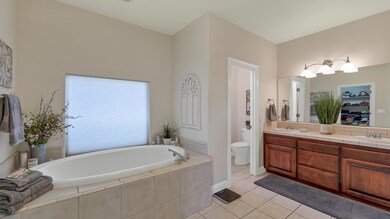 En Suite Bathroom - Soaking Tub