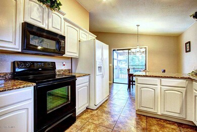 Kitchen 2.jpg