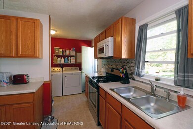 902 Mel Ave, Lansing, MI 48911 - photo 4