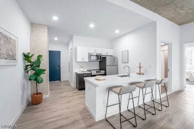 10 Commerce Ct unit 2D, Newark, NJ 07102 - photo 7