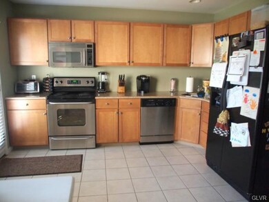 5640 Stonecroft Ln, Allentown, PA 18106 - photo 6