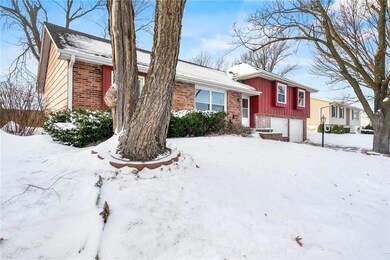 3733 2nd Ave SW, Cedar Rapids, IA 52404 - photo 2