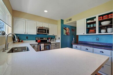 701-East-Paradise-Lane-16