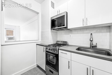 240 E 46th St unit 8H, New York, NY 10017 - photo 4